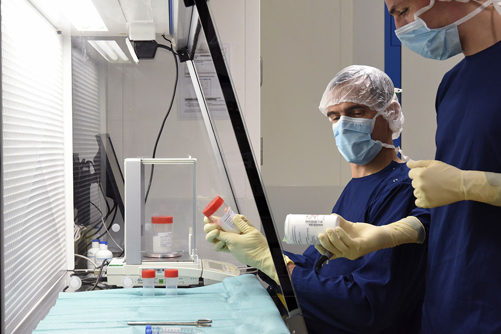 Unité de préparation médicaments stériles, FRIPHARM - HCL