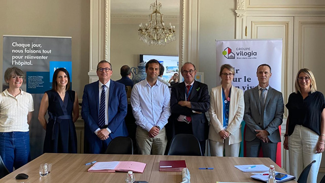 Photo prise lors de la signature du partenariat avec Vilogia le 20 juin 2025