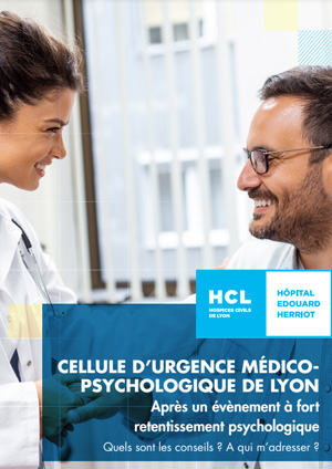 Professionnelle de santé et patient qui sourient