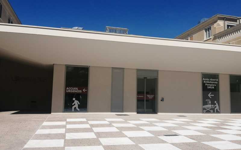 Entrée du pavillon N hôpital Edouard Herriot