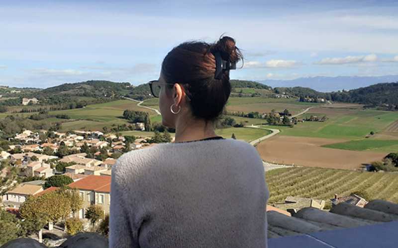 Photo de Julie prise de dos