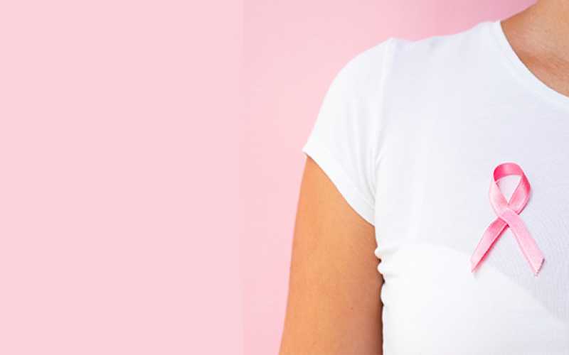 Buste de femme avec ruban rose