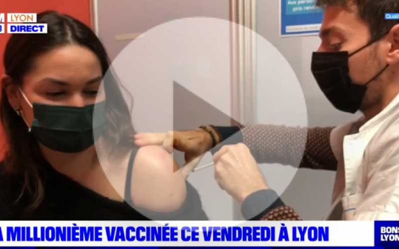 Léa, millionième vaccinée aux HCL