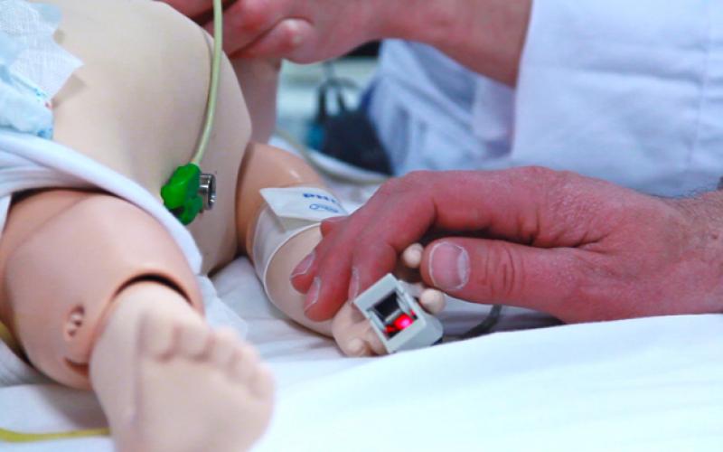 Réanimation en néonatologie : se former en simulant