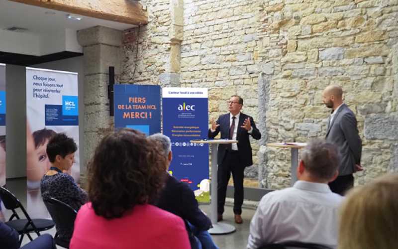 Signature entre l'Alec Lyon et les HCL