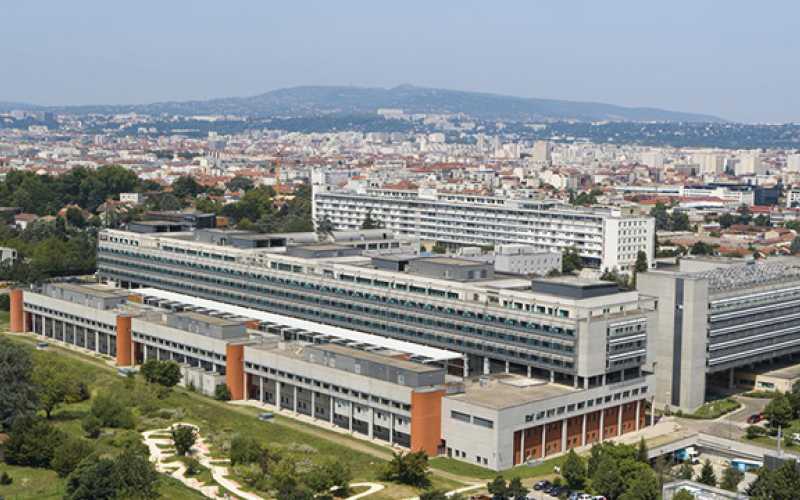 Hôpital Femme Mère Enfant de Bron vue de drône