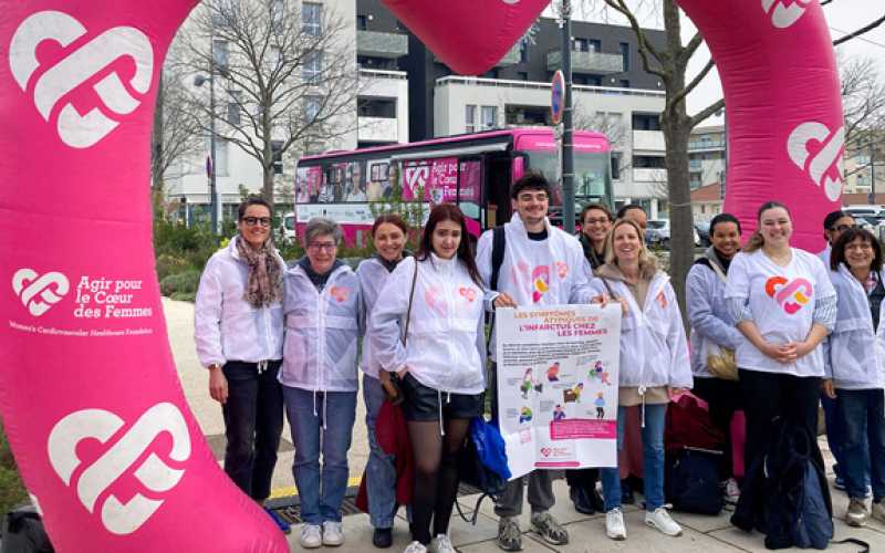 Etudiants en formation présents lors de la journée du bus du Cœur des femmes