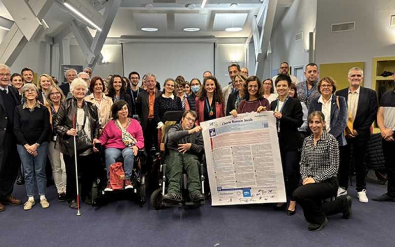 Photo de groupe apràs la signature de la charte Romain Jacob