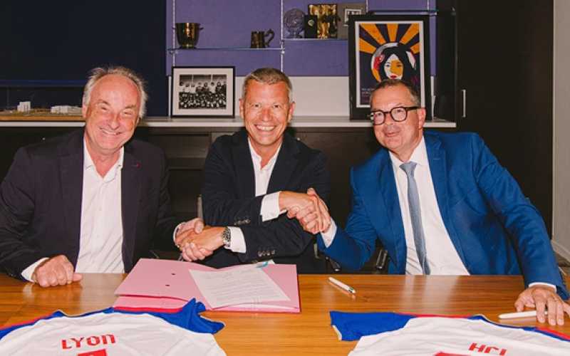 © OL Lyonnes - Pr Bruno Liina, président de Lyon 1 Université, Vincent Ponsot, CEO OL Lyonnes et Raymond Le Moign, directeur général des Hospices Civils de Lyon