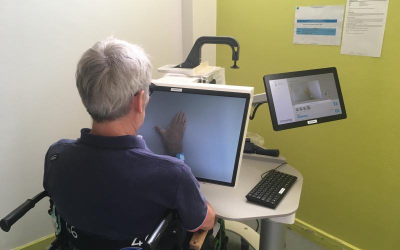 Thérapie miroir à l'hôpital Henry Gabrielle