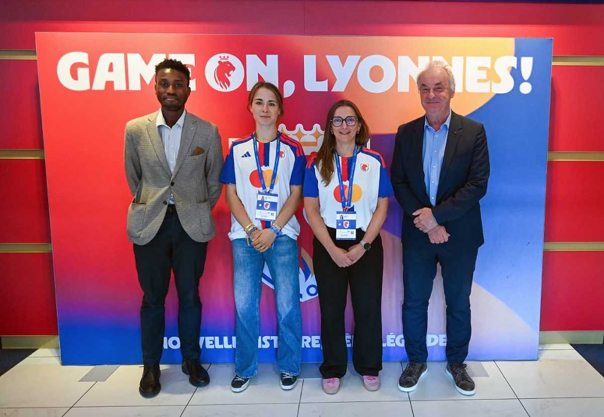 Audrey Sokolo, directeur des affaires générales et institutionnelles et responsable Sport-Santé des HCL, Pr Marion Cortet, Zoé Delzoppo, Pr Bruno Lina