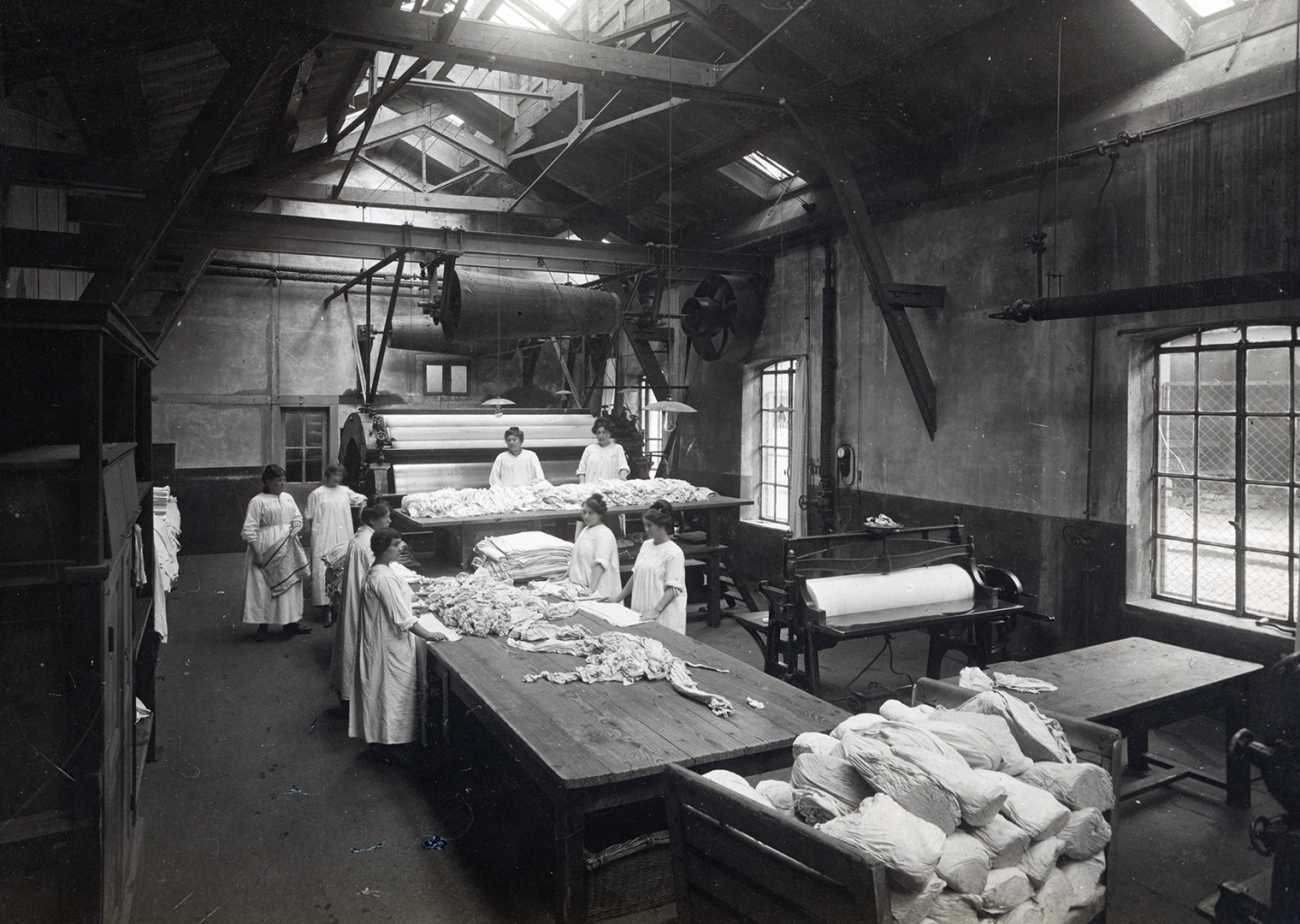 Essorage du linge, début XXe Fond photographique des HCL - Blanc et Demilly