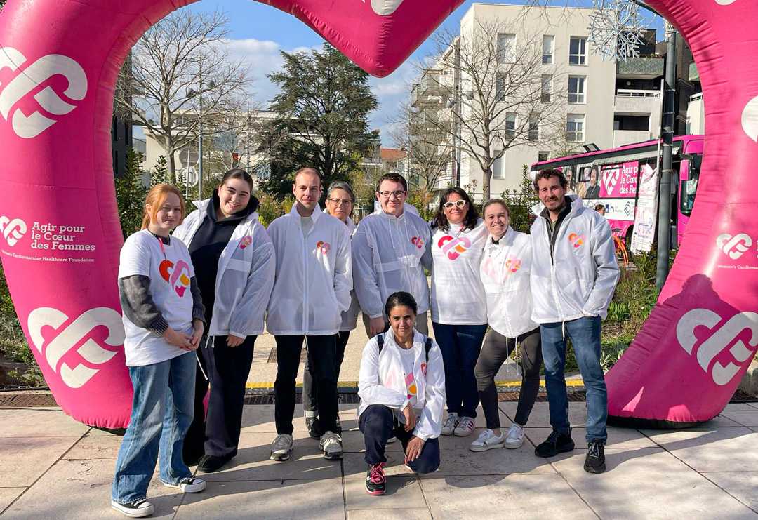 étudiants en soins infirmiers lors de la journée « Bus du Cœur des femmes »