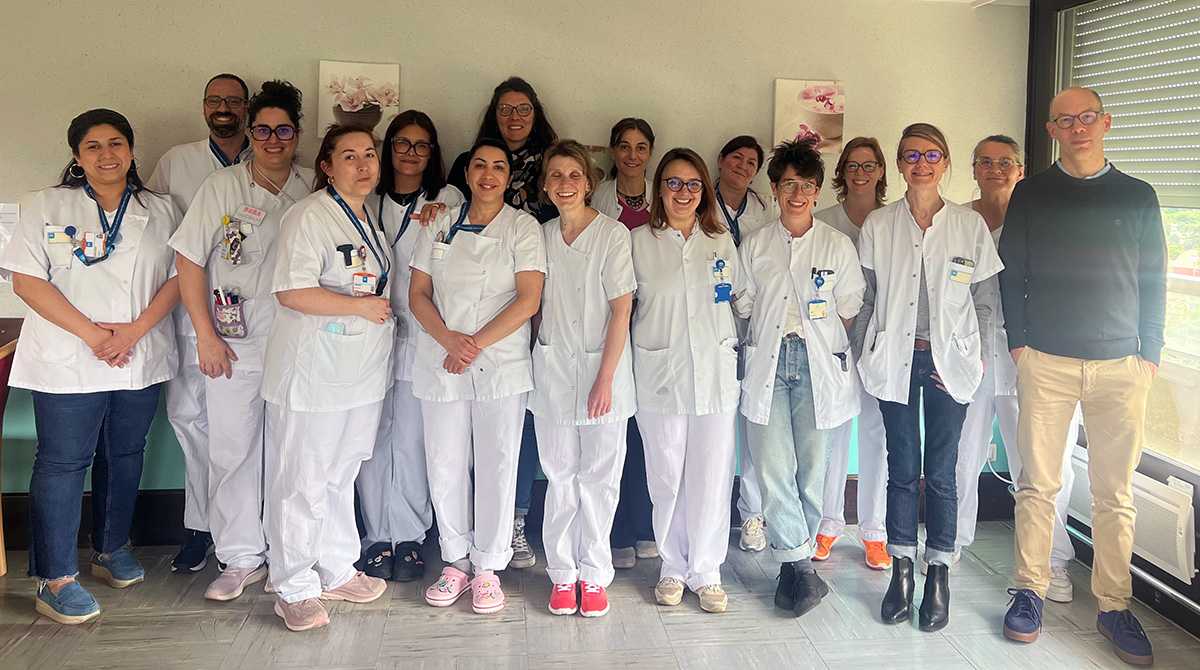 Photo d'équipe de l'unité SMR onco-hémato de l'hôpital Henry Gabrielle