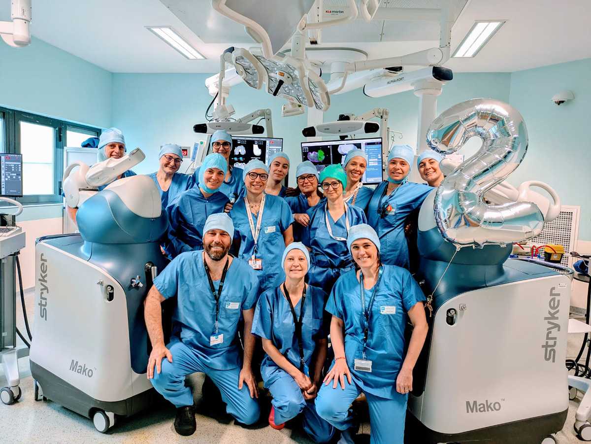 Photo d'équipe du service de chirurgie orthopédique et médecine du sport de l’hôpital de la Croix-Rousse