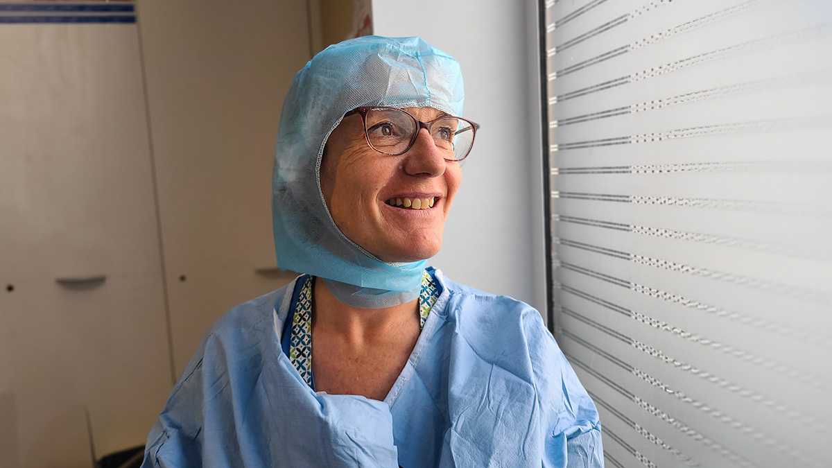 Sophie, dans un couloir du secteur dur de la chirurgie programmée.