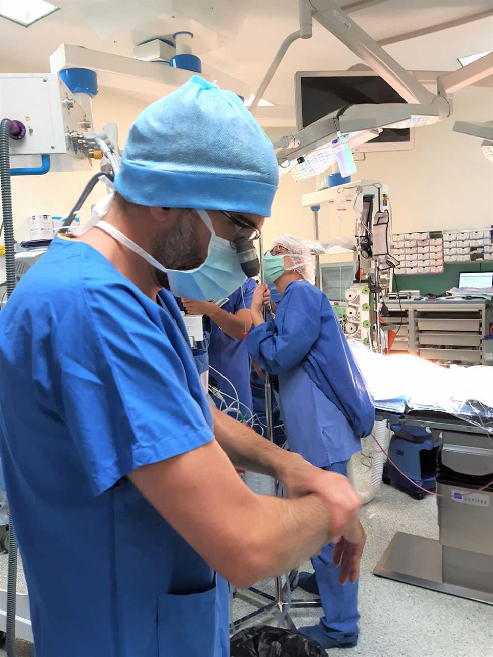 Pr Kayvan Mohkam : « Aux HCL, sur les douze derniers mois, c’est la sixième transplantation avec donneur vivant que nous réalisons » (depuis janvier 2022, 14 greffes de foie pédiatriques ont été effectuées et 7 enfants sont en liste d’attente).
