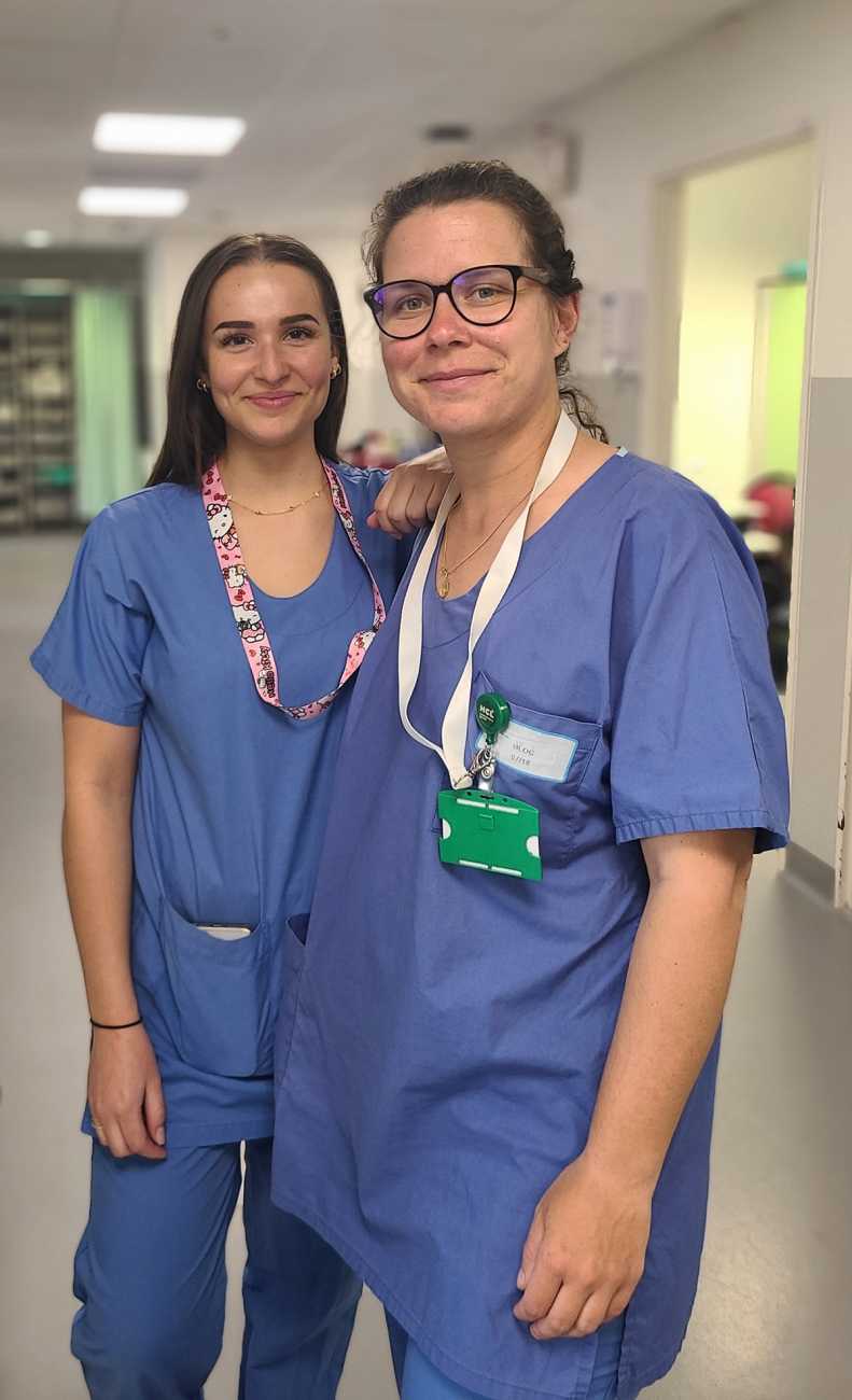 Victoria, auxiliaire de puériculture et Myriam, sage femme